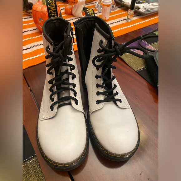 Dr. Martins size 4 boots - Picture 2 of 6